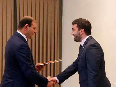 Նոր բնակարանի բանալիներ հանձնեցին օպերային մեներգիչ Լիպարիտ Ավետիսյանին