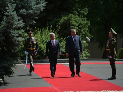 Նախագահի նստավայրում տեղի է ունեցել Տաջիկստանի նախագահի դիմավորման պաշտոնական արարողությունը (Ֆոտո)
