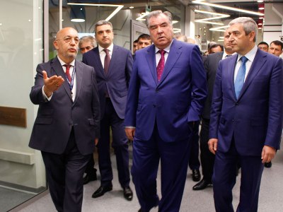Տաջիկստանի նախագահն ականատես է եղել հայկական հեռախոսների ու պլանշետների արտադրության գործընթացին