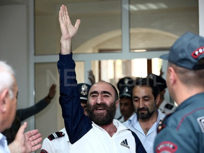 По делу группы «Сасна црер» состоится выездное заседание в большем по величине здании