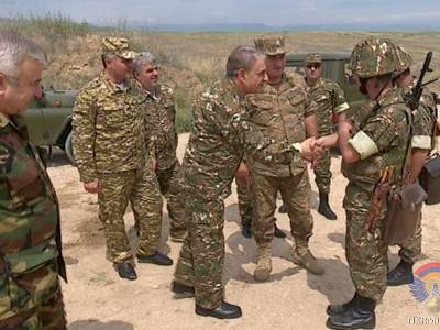 Արա Բաբլոյանը Արցախի առաջնագիծ է գնացել (ֆոտո)