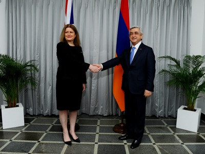 Սերժ Սարգսյանը շնորհավորական ուղերձ է հղել ՄԹ ազգային տոնի առթիվ, նա այցելել է դեսպանի կեցավայր (Ֆոտո)