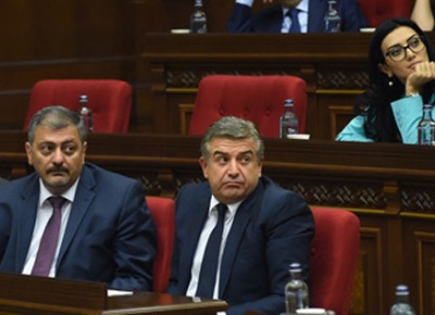 «Հրապարակ». Գործադիրն ԱԺ-ում անպաշտպան է մնալու, բոլորը մեկնում են արտերկիր