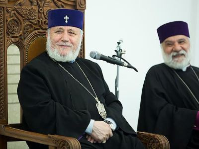 Գարեգին Բ-ն հանդիպել է ԱՄՆ-ից եկած ուխտավորների հետ
