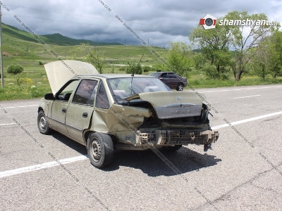 «Ծովագյուղ» սուպերմարկետի մոտ բախվել են «Մերսեդեսն» ու «Դեու»-ն (ֆոտո)