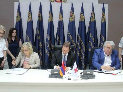 ԱԻՆ-ում ստորագրվել է եռակողմ համաձայնագիր. սահմանամերձ գյուղերը լինելու են առավել դիմակայուն եւ պաշտպանված