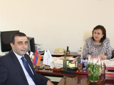 Հրանուշ Հակոբյանն ընդունել է Քուվեյթի ազգային վարժարանի տնօրենին