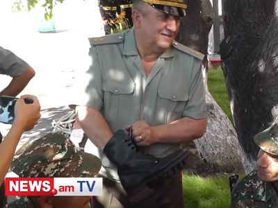 Ոչ մեկդ ձեր ամուսինների, հայրերի համար նման նասկի չեք գնում. Մովսես Հակոբյանը՝ նորակոչիկների հանդերձանքի մասին
