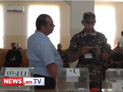 Ձեզ բարի ծառայություն, մեզ էլ համբերություն. Ծնողների խորհուրդները՝ բանակ մեկնող իրենց որդիներին