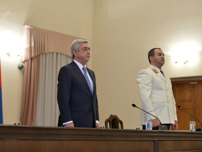 Սերժ Սարգսյանը շնորհավորել է դատախազության օրվա առթիվ եւ պարգեւատրել դատախազներին (Ֆոտո)