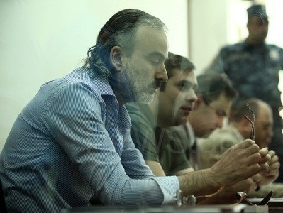Ժիրայր Սեֆիլյանն ու Գեւորգ Սաֆարյանը չհրաժարվեցին իրենց պաշտպաններից. նիստը կրկին ընդմիջվեց
