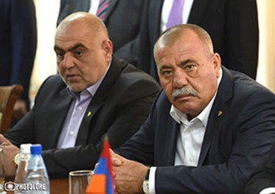 «Հրապարակ». ԱԺ օդիոզների տրամադրությունն ու գեներալների խնդիրները. նրանցից մեկը Ֆրանսիայում է, մյուսը՝ Մոսկվայում