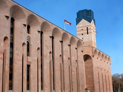 Բողոքի ակցիա քաղաքապետարանի մոտ. պահանջում են Տարոն Մարգարյանի հրաժարականը