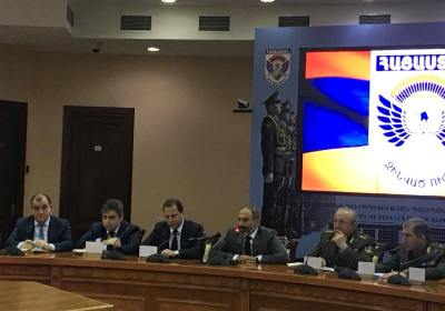 Նիկոլ Փաշինյանը ՊՆ–ում ներկայացրել է նորանշանակ նախարար Դավիթ Տոնոյանին (ֆոտո)