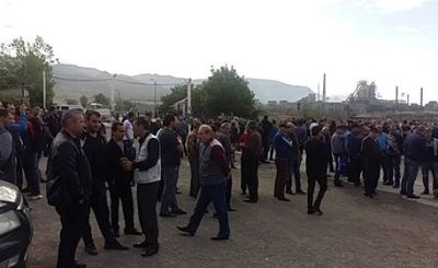 Բողոքի ակցիա Արարատի ցեմենտի գործարանի դիմաց. պահանջում են հանդիպում անձամբ Ծառուկյանի հետ (ֆոտո)