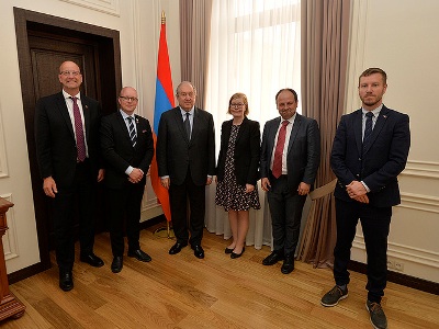 Նախագահ Արմեն Սարգսյանն ընդունել է Շվեդիայի խորհրդարանի պատվիրակությանը (ֆոտո)