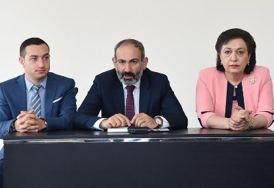 «Հրապարակ». Հեռանալիս հուզված է եղել, հուզվել են նաեւ որոշ աշխատակիցներ. Նա հիշել է իր «տակը փորողներին»