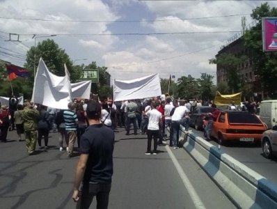 Сторонники «Сасна црер» разбили лагерь посреди проспекта Аршакуняц