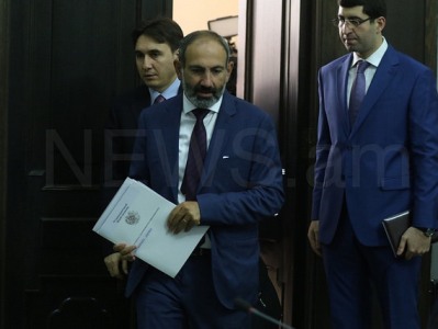 Փաշինյանի գլխավորած նոր կառավարությունն իր առաջին նիստն է անցկացնում