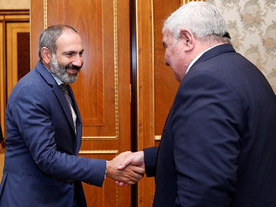 Նիկոլ Փաշինյանն ընդունել է Յուրի Խաչատուրովին (Ֆոտո)