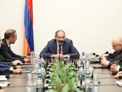 Անվտանգության ոլորտը, ԶՈՒ-երի զարգացումն առաջնահերթություն է. վարչապետը ներկայացրել է ԱԽ նոր քարտուղարին (Ֆոտո)