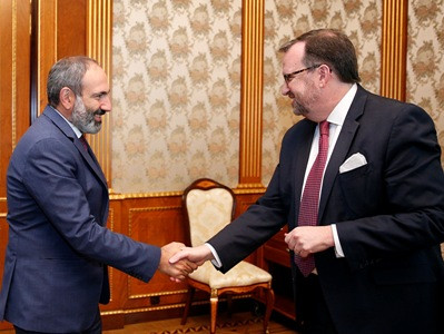 Մենք երկխոսության եւ համագործակցության մի շարք հնարավորություններ ենք տեսնում. Միլսը՝ Փաշինյանին (Ֆոտո)