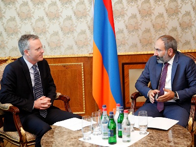 Նիկոլ Փաշինյանը ԱԶԲ տնօրենի հետ քննարկել է ծրագրերի ընթացքը