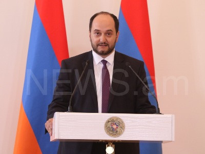 Ինչպես լքել ՀՀԿ-ն. ԿԳ նախարարի առցանց ձեռնարկը ուսուցիչների համար