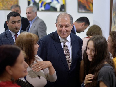 Նախագահ Սարգսյանը ներկա է գտնվել Առաջին Հանրապետության 100-ամյակին նվիրված ցուցահանդեսի բացմանը