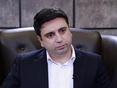 Ալեն Սիմոնյանը վայր է դրել պատգամավորական մանդատը եւ մնալու է Երեւանի ավագանիում (ֆոտո)