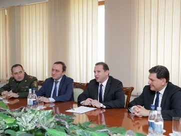 Defense minister receives PACE co-rapporteurs on Armenia