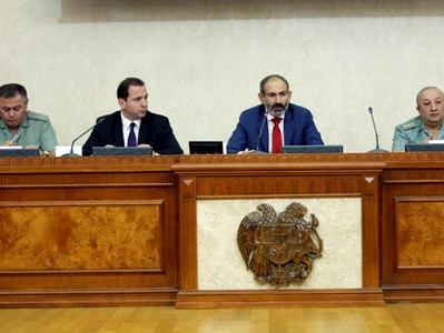 Վարչապետը բարձրագույն սպայակազմին է ներկայացրել ԶՈւ գլխավոր շտաբի նոր պետ Արտակ Դավթյանին (Ֆոտո)