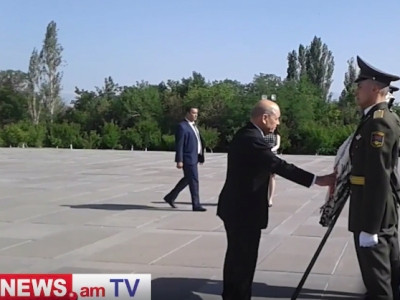 Ֆրանսիայի ԱԳ նախարարը Ծիծեռնակաբերդում հարգել է Հայոց ցեղասպանության զոհերի հիշատակը
