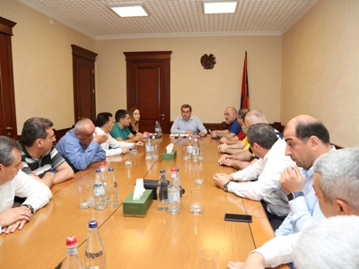 ՊԵԿ-ում աշխատանքային հանդիպում է տեղի ունեցել առեւտրային խոշոր ցանցերի ներկայացուցիչների հետ
