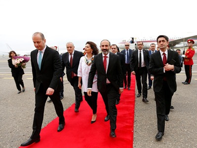 Armenia PM arrives in Georgia (PHOTOS)