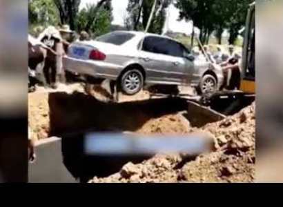 Չինացին կտակել է իրեն մեքենայում թաղել
