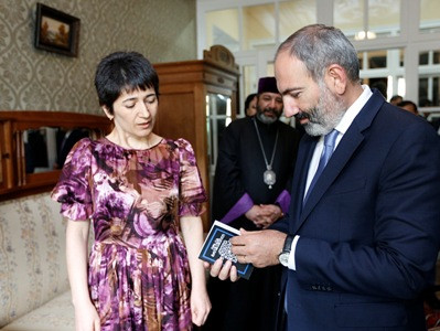 Armenia PM in Tbilisi, visits “Hovhannes Tumanyan House” Scientific-Cultural Center (PHOTOS)