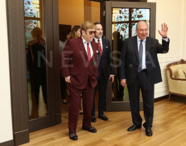 «Հրապարակ». Հոգեւոր խորհրդի նիստում ՀՀ նախագահին հարցրել են Էլթոն Ջոնի մասին. ի՞նչ է նա պատասխանել