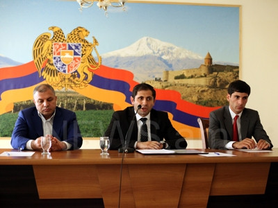 Նախարար Պապիկյանը ներկայացրել է Արարատի նորանշանակ մարզպետին (Ֆոտո)
