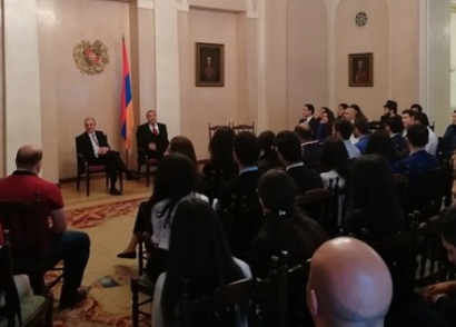 Արտգործնախարարը հանդիպեց Մոսկվայում կրթություն ստացող հայ ուսանողների հետ