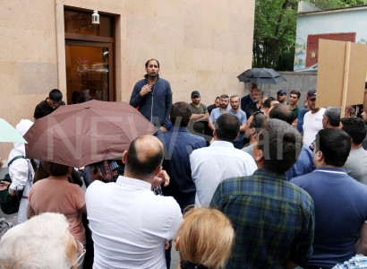 «Նոր Հայաստան, նոր հայրապետ». Երթ են արել՝ պահանջելով կաթողիկոսի հրաժարականը (ֆոտո,վիդեո)