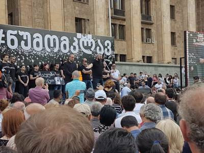 Թբիլիսիում սպանված դեռահասի հայրը պահանջել է Վրաստանի ներքին գործերի եւ արդարադատության նախարարների հրաժարականը