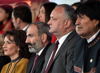 Նիկոլ Փաշինյանը Մոսկվայի Կարմիր հրապարակում ներկա է համաշխարհային օպերային բեմի աստղերի գալա համերգին (Ֆոտո)