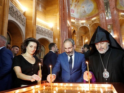 Նիկոլ Փաշինյանն այցելել է Մոսկվայում հայկական եկեղեցի, ապա Գրիգոր Նարեկացու անվան վարժարան (Ֆոտո)