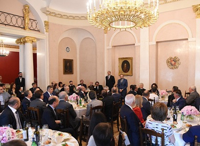 Nikol Pashinyan has dinner with Armenian businessmen in Moscow