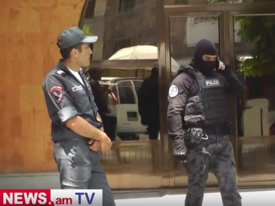 Правоохранители окружили здание территориального подразделения добровольческого союза «Еркрапа» в Эчмиадзине