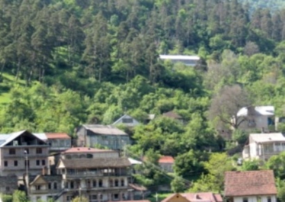 Դիլիջանում «Միմինո» հյուրանոցի տնօրենը հայտնել է, որ 30-ամյա հանգստացողը սպառնացել է սպանել իրեն եւ երեխային
