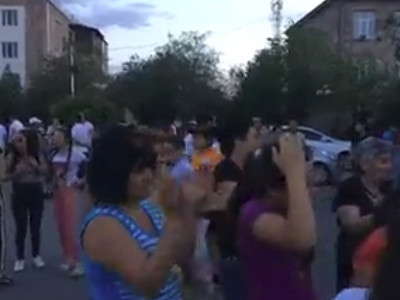 Հանրահավաք Արմավիրում. պահանջում են քաղաքապետ Ռուբեն Խլղաթյանի հրաժարականը (ֆոտո)