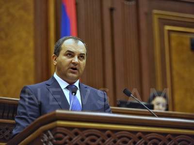 Գլխավոր դատախազը Մանվել Գրիգորյանին վերաբերող 2 միջնորդություն ներկայացրեց ԱԺ-ին. նա ընթերցեց աշակերտուհու նամակը