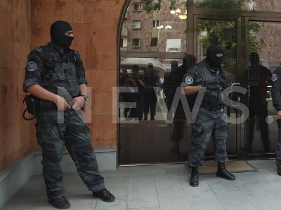 Полицейские проводят спецмероприятия в компании «Эллипс»